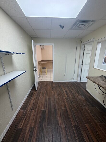 More Photos Of 9139 Park Blvd, Seminole Unknown For Lease