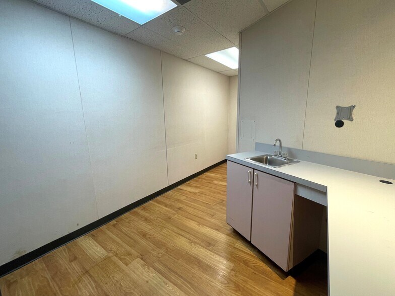 More Photos Of 333 N Oxford Valley Rd, Fairless Hills Medical For Sale