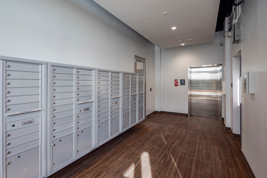 More Photos Of 4229 N FM 620 Hwy, Austin Showroom For Sale