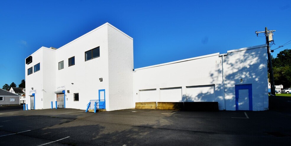 More Photos Of 130 W Boylston St, Worcester General Retail For Sale