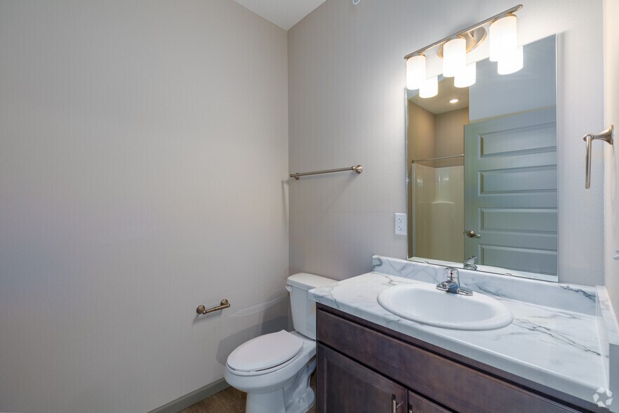 More Photos Of 106 E Greenbriar Dr, Nixa Apartments For Sale