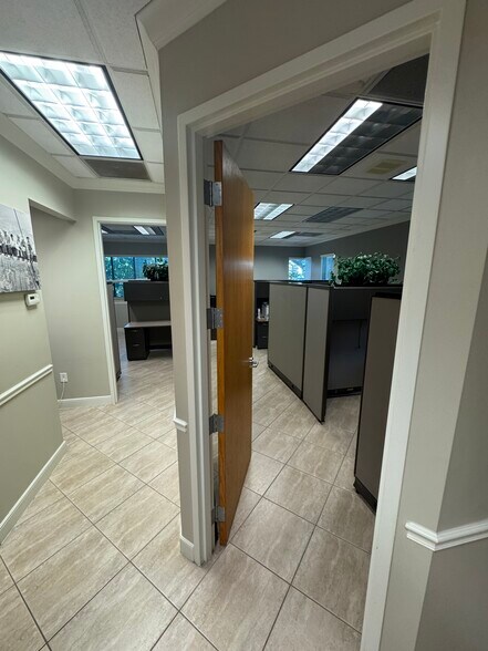 More Photos Of 2770 Horseshoe Dr S, Naples Office For Lease