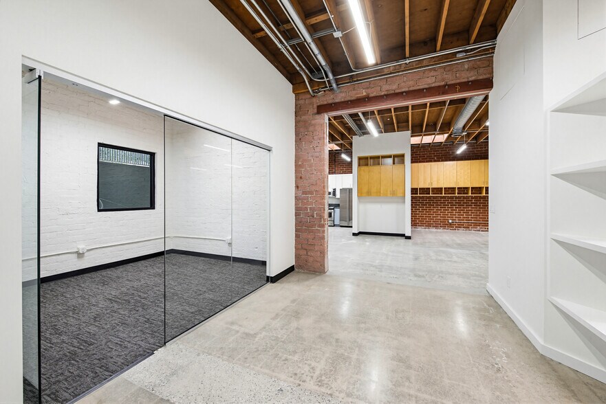 More Photos Of 2558 Overland Ave, Los Angeles Office For Lease