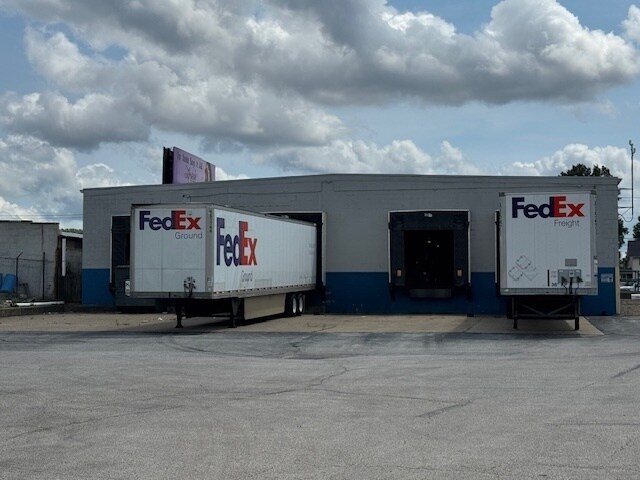 More Photos Of 557 E Tallmadge Ave, Akron Warehouse For Lease