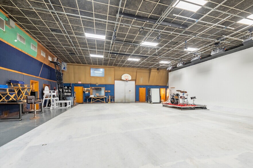 More Photos Of 15221 NE 21st Ave, Miami Warehouse For Sale