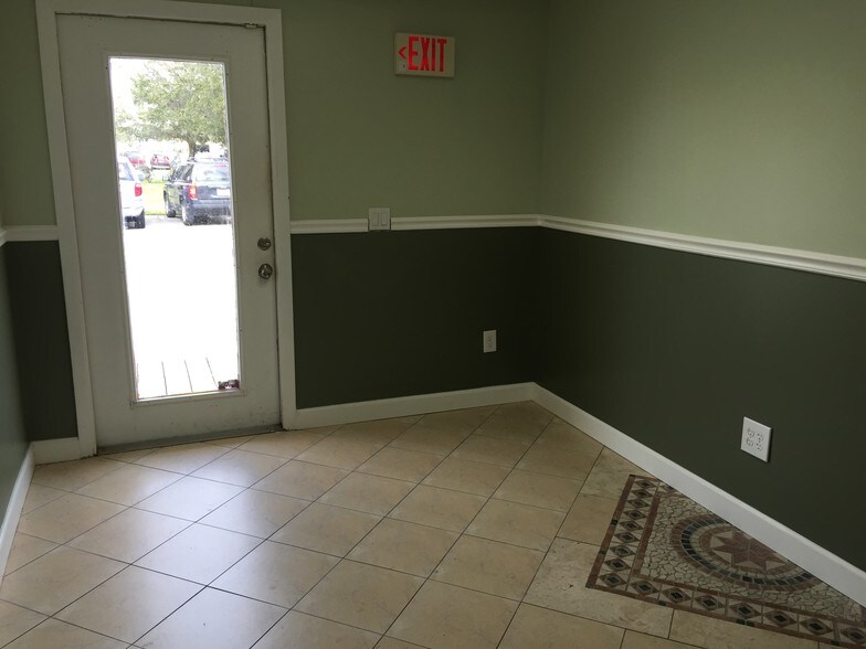 More Photos Of 6960-6970 Heritage Dr, Port Saint Lucie Office Residential For Sale