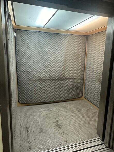 More Photos Of 9020 Long Beach Blvd, South Gate Light Manufacturing For Lease