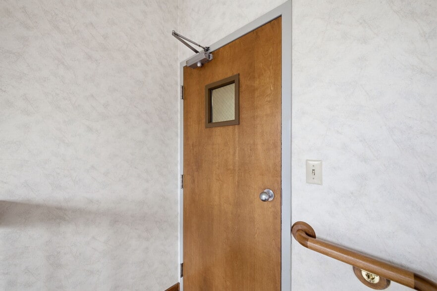 More Photos Of 160 Oak St, Glastonbury Office For Sale