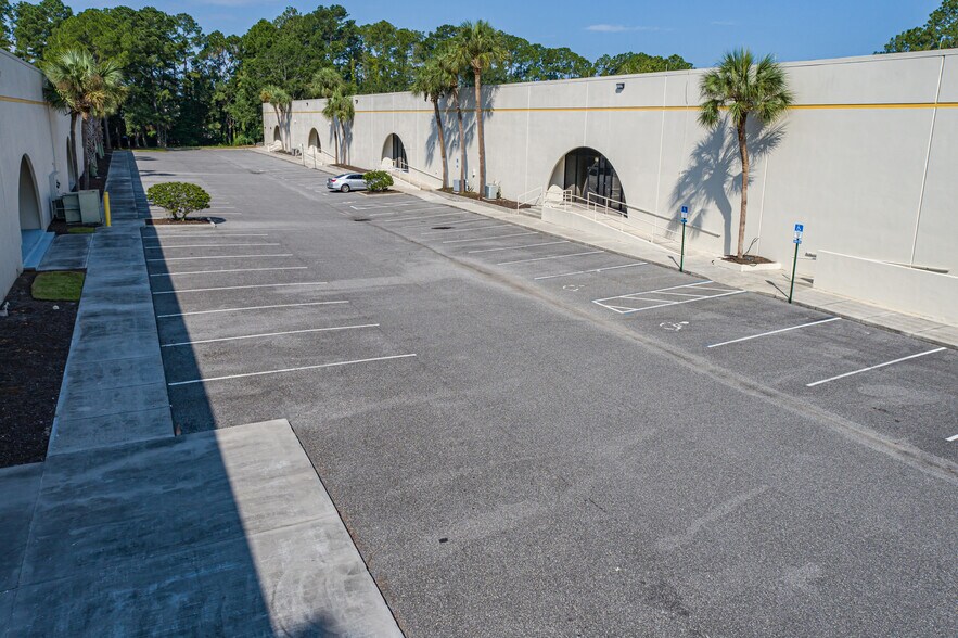 More Photos Of 7970 Bayberry Rd, Jacksonville Warehouse For Lease