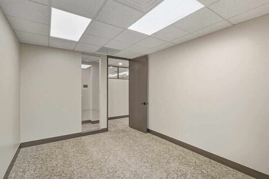 More Photos Of 5801 Logan St, Denver Research And Development For Lease