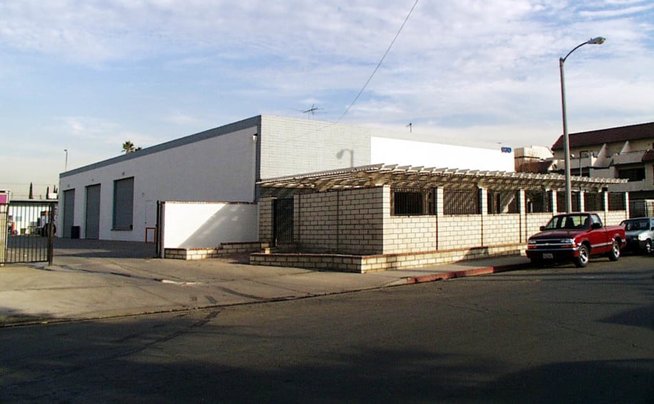 More Photos Of 930 Lawrence St, Placentia Warehouse For Lease