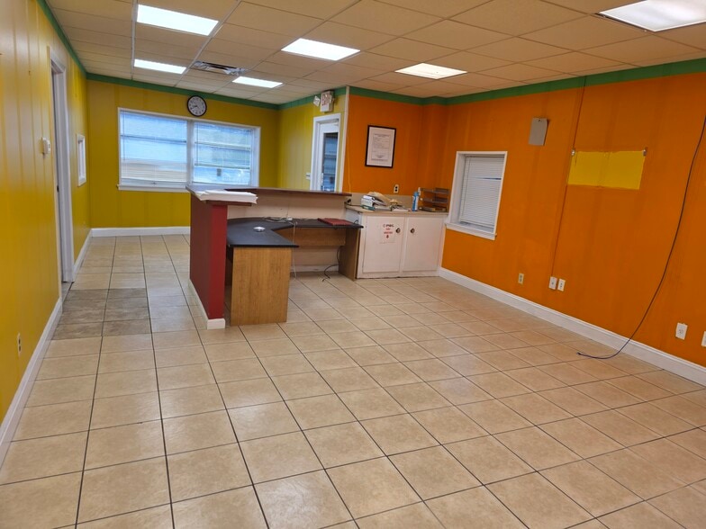 More Photos Of 239 Commercial Ave, Palisades Park Warehouse For Lease