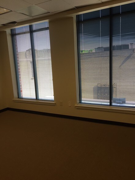 More Photos Of 211 King St, Charleston Office For Lease
