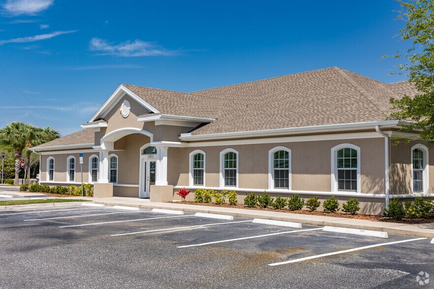 More Photos Of 13021 W Linebaugh Ave, Tampa Medical For Lease