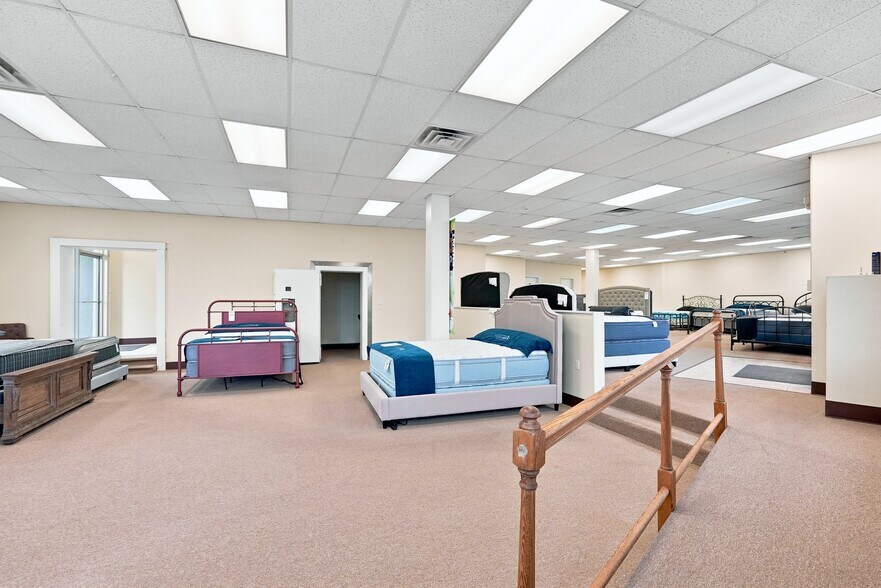 More Photos Of 3506 Memorial Ave, Lynchburg Office For Sale