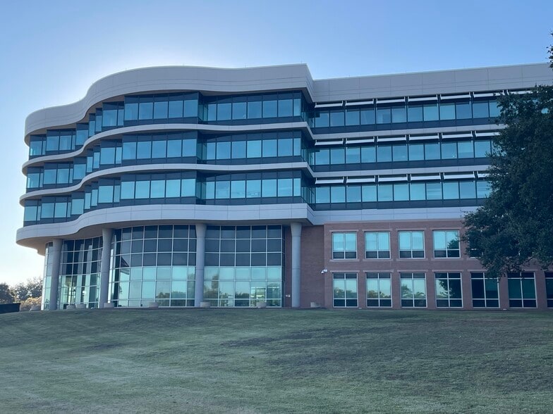 More Photos Of 1 Energy Pl, Pensacola Office For Lease