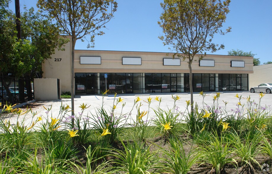 More Photos Of 217 E Beverly Blvd, Montebello Freestanding For Lease