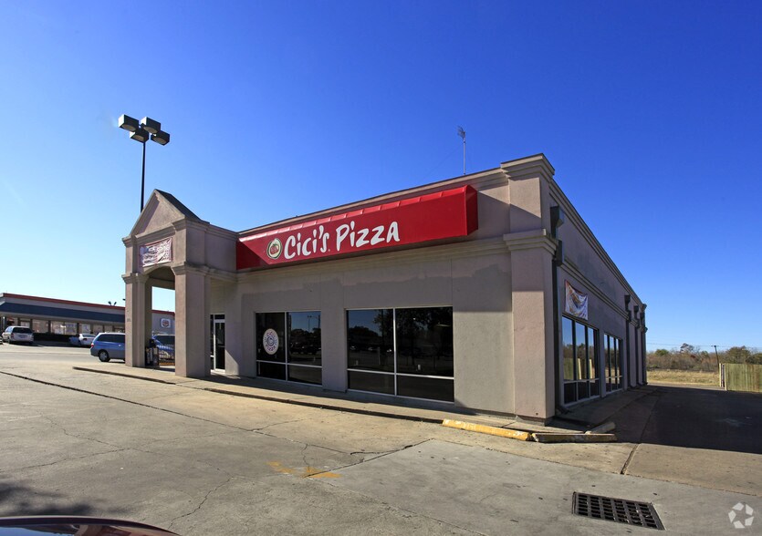 More Photos Of 5145 Avenue H, Rosenberg Restaurant For Sale