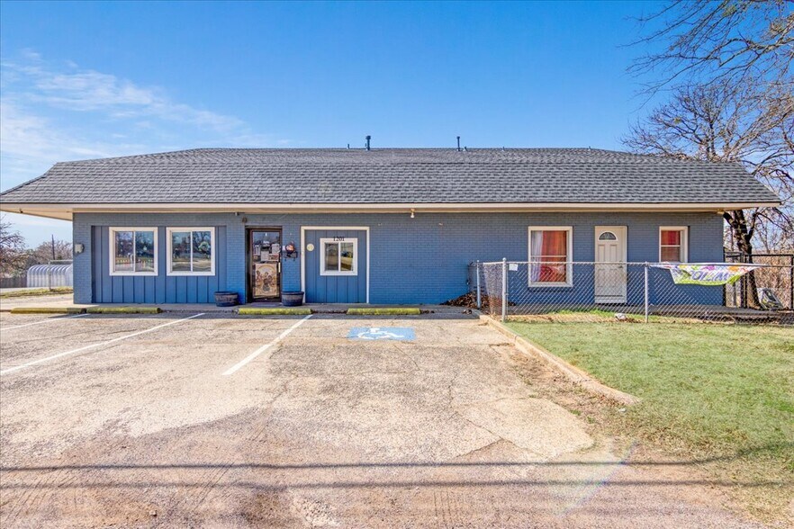 More Photos Of 1201 W Nelson St, Denison Daycare Center For Sale