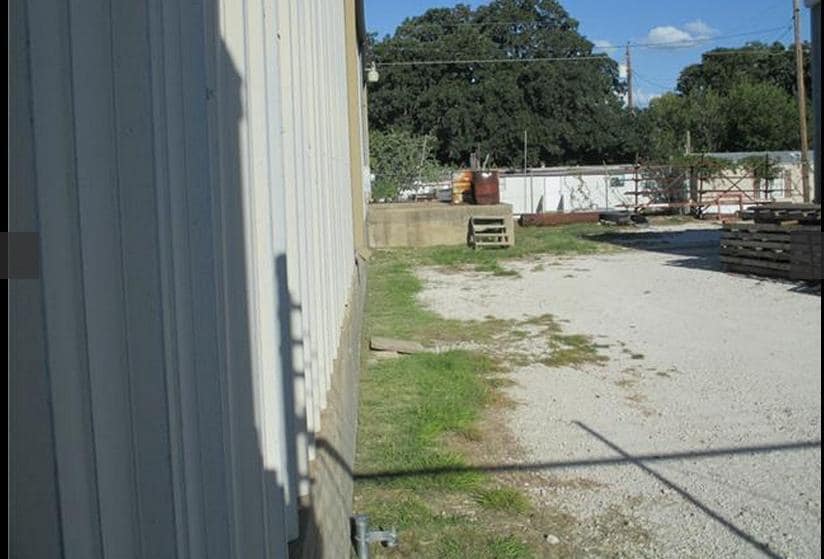 More Photos Of 440 N Broadway St, Joshua Manufacturing For Lease