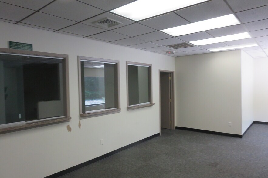 More Photos Of 189 Main Rd, Riverhead Medical For Lease
