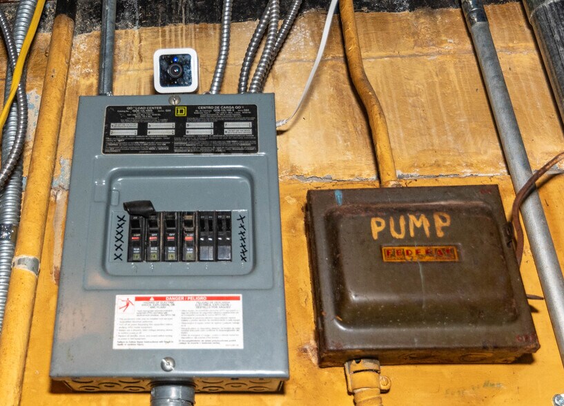 More Photos Of 2816 Old North Point Rd, Baltimore Bar For Sale