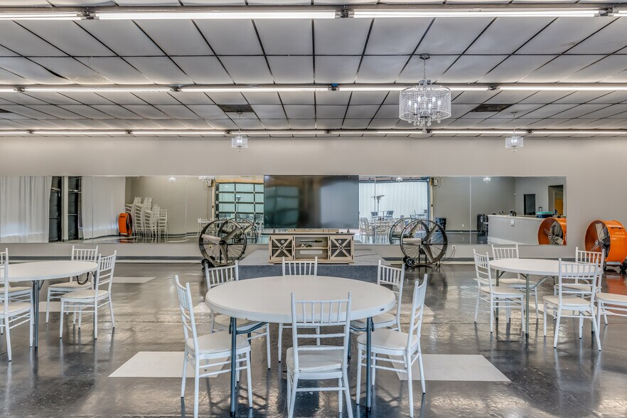 More Photos Of 3571/3585 McGehee Rd, Montgomery Restaurant For Sale