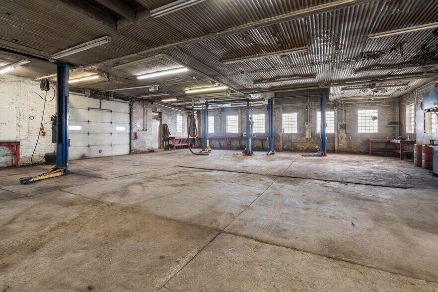 More Photos Of 4001 E 2nd St, Superior Auto Repair For Sale