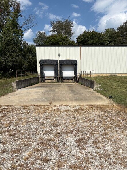 More Photos Of 209 Peterson Dr, Elizabethtown Warehouse For Lease