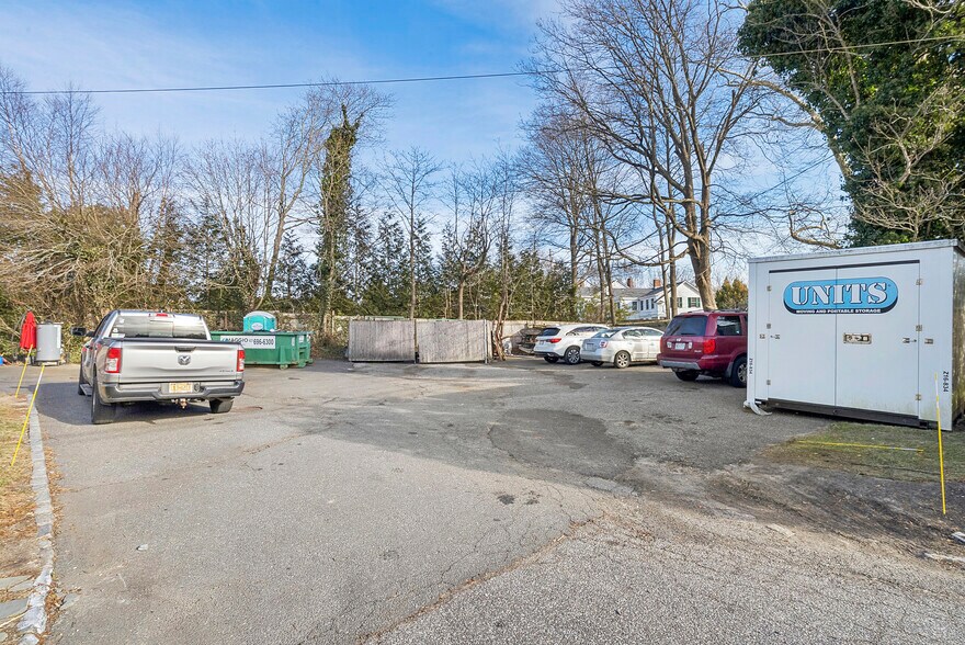 More Photos Of 40-21 Bowden Sq, Southampton Restaurant For Lease