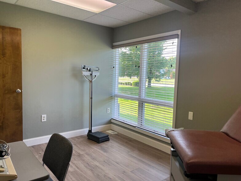 More Photos Of 1594-1600 US Highway 130, North Brunswick Medical For Lease