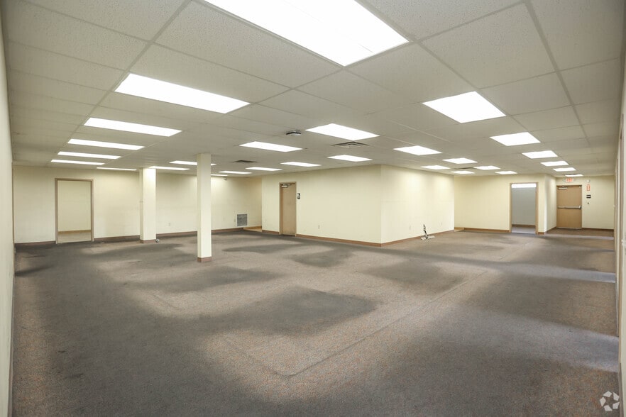 More Photos Of 1729 Pennsylvania Ave, Monaca Manufacturing For Lease