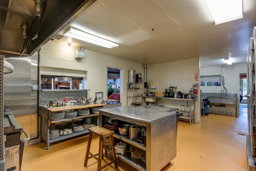 More Photos Of 13383 Sierra Way, Kernville Hotel For Sale