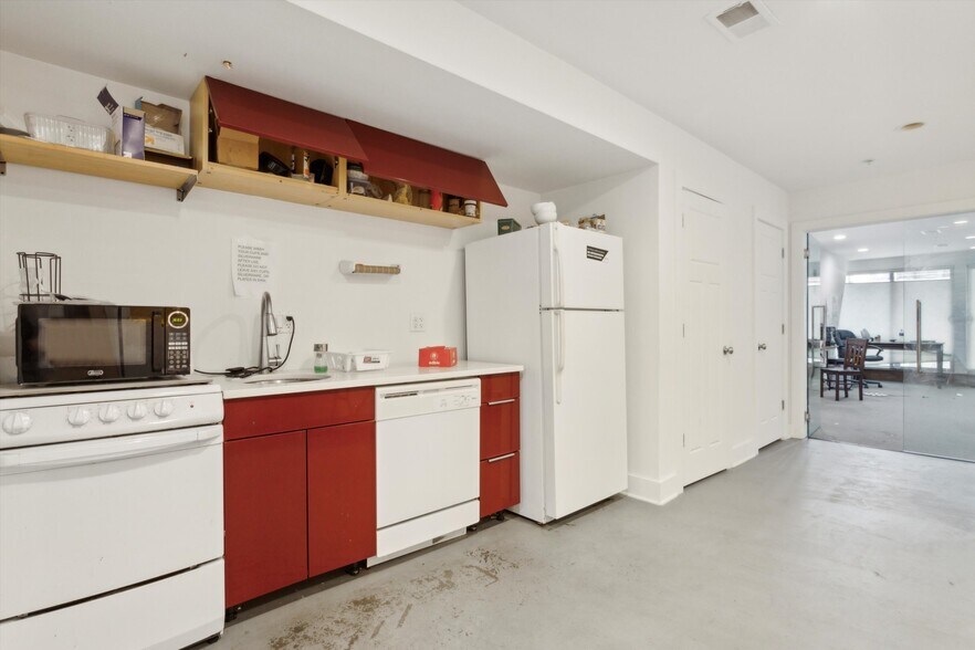 More Photos Of 631 N 12th St, Philadelphia Office Residential For Lease