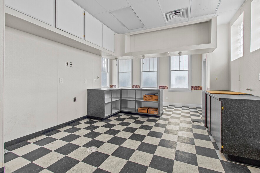 More Photos Of 470 N 4th St, Aurora Freestanding For Sale