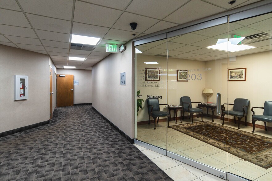 More Photos Of 43494 Woodward Ave, Bloomfield Hills Medical For Lease