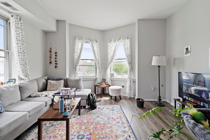 More Photos Of 700 S 5th St, Philadelphia Apartments For Sale