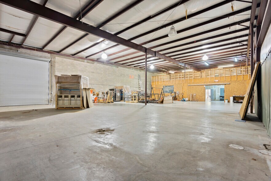 More Photos Of 7065 NW 22nd St, Gainesville Warehouse For Lease
