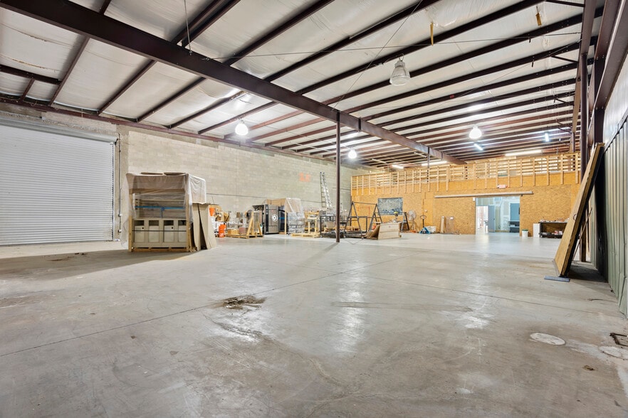 More Photos Of 7065 NW 22nd St, Gainesville Warehouse For Lease