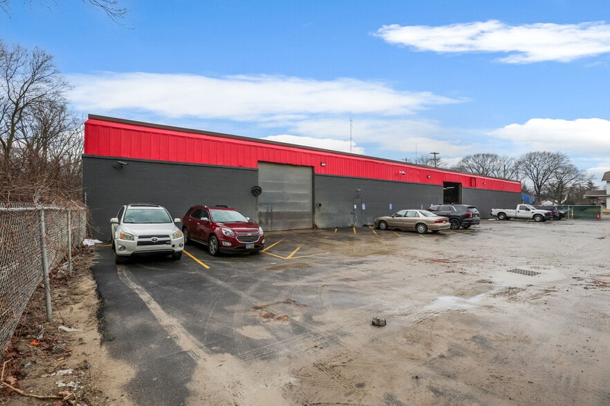 More Photos Of 808 Rhoads Ave, Columbus Warehouse For Sale