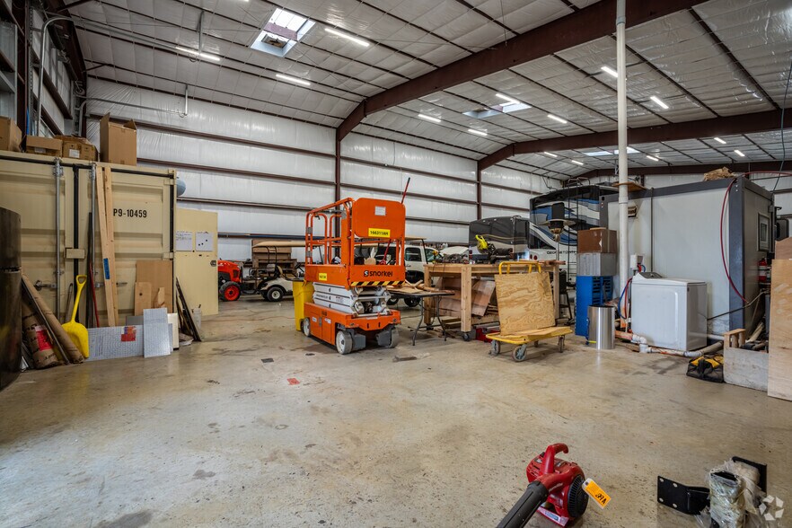 More Photos Of 10777 Highway 183 S, Austin Warehouse For Lease