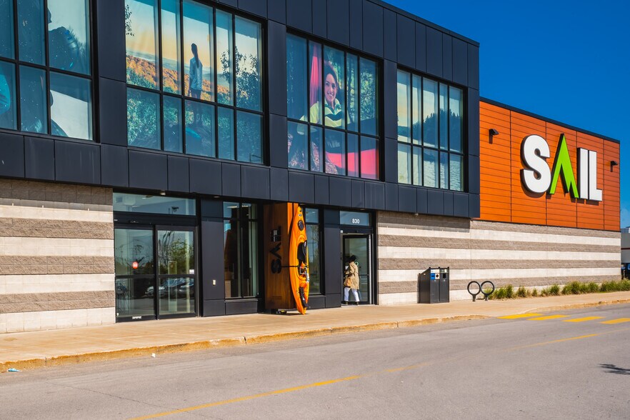 More Photos Of 570 Mont Pionniers, Terrebonne Unknown For Lease