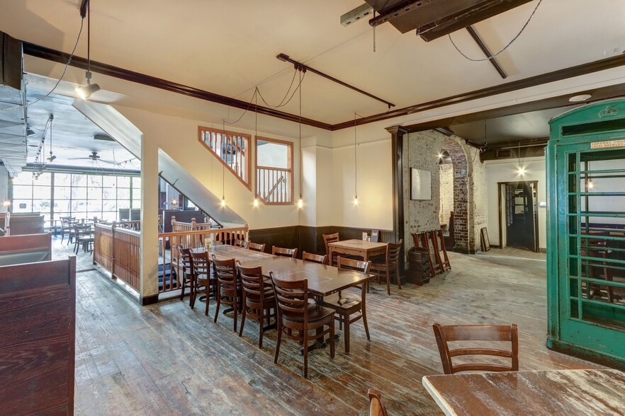 More Photos Of 21 W Bay St, Savannah Restaurant For Lease