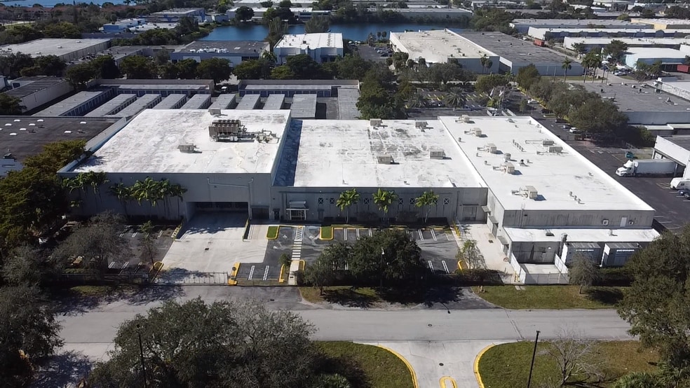 More Photos Of 16175 NW 49th Ave, Hialeah Warehouse For Lease