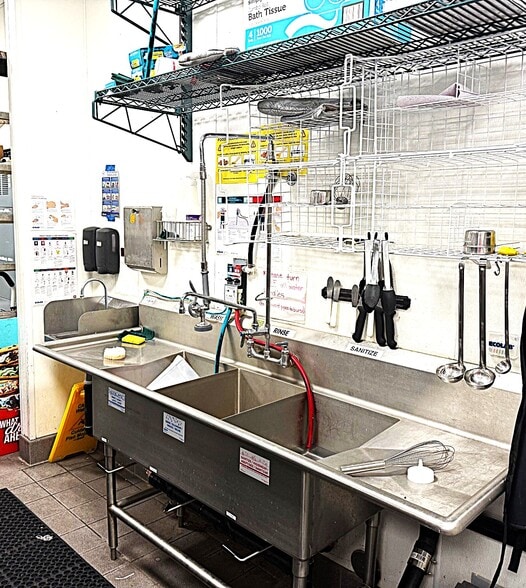 More Photos Of 1661 E Colorado Blvd, Pasadena Fast Food For Lease