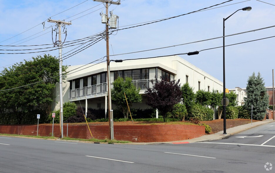 More Photos Of 116 Lindsay St, High Point Freestanding For Sale