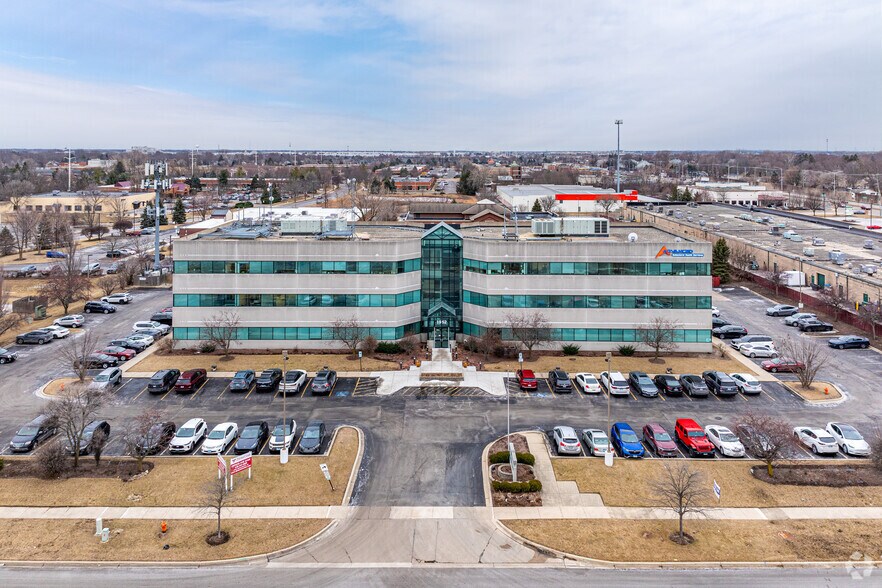 More Photos Of 1952 Mcdowell Rd, Naperville Business Park For Lease