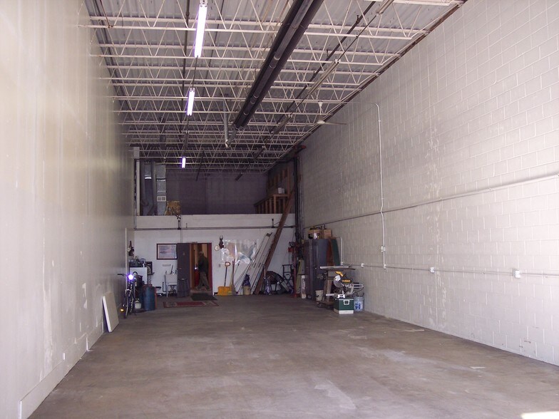 More Photos Of 9141-9159 NE Isanti St, Blaine Warehouse For Lease
