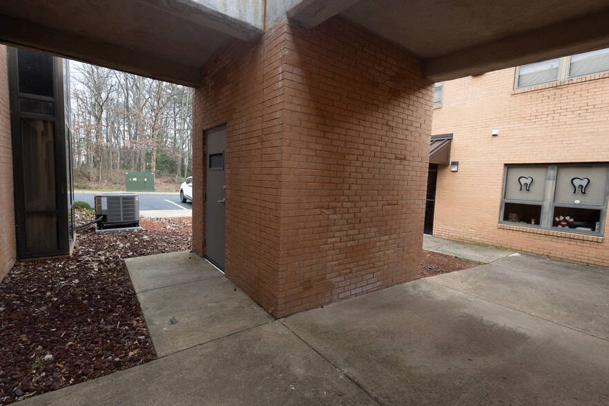 More Photos Of 14377-14389 Hereford Rd, Woodbridge Medical For Sale