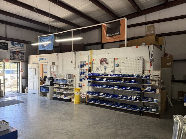 More Photos Of 302 Richey Rd, Leesburg Warehouse For Lease